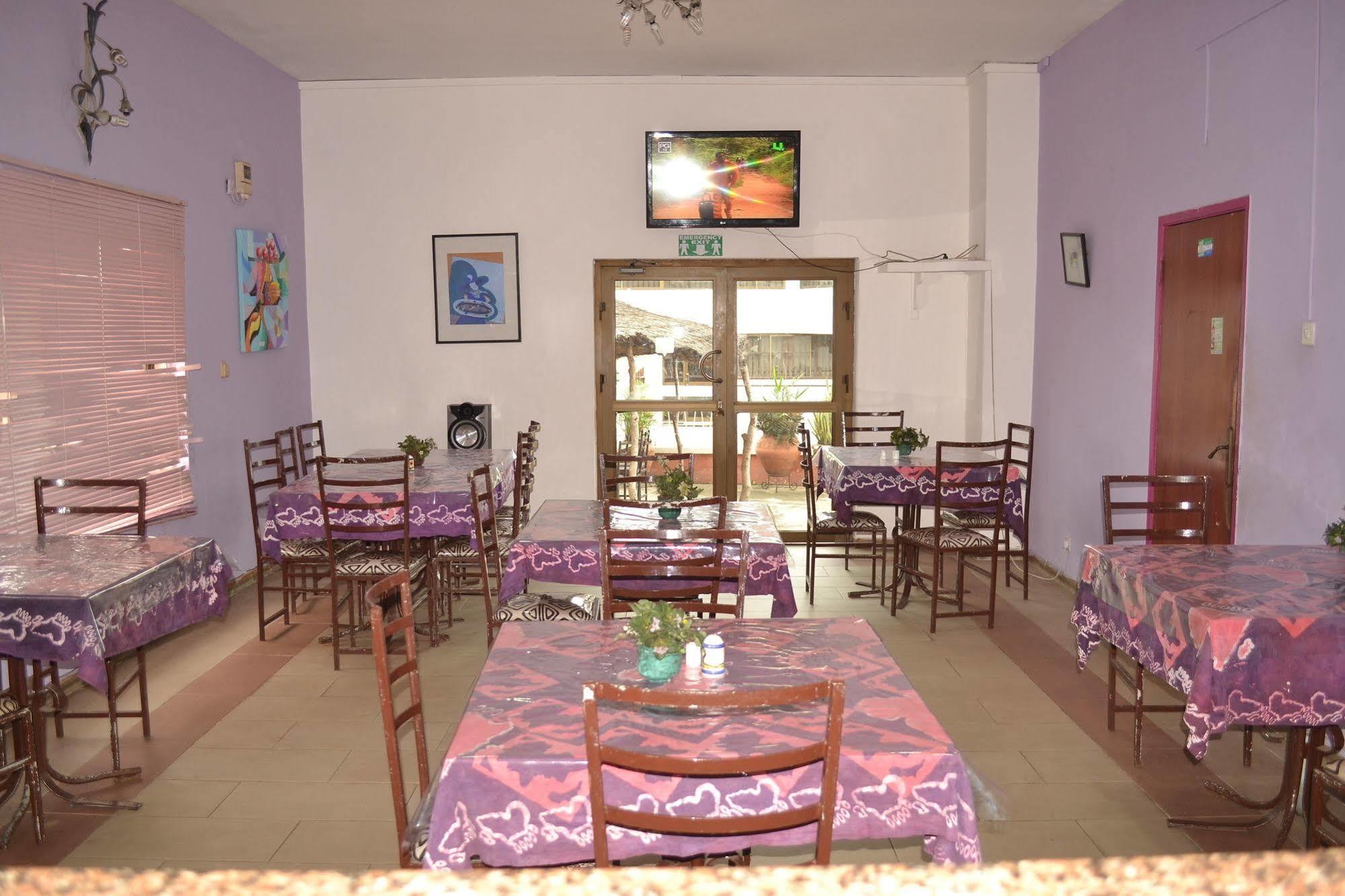 Pink Hostel Acra Exterior foto