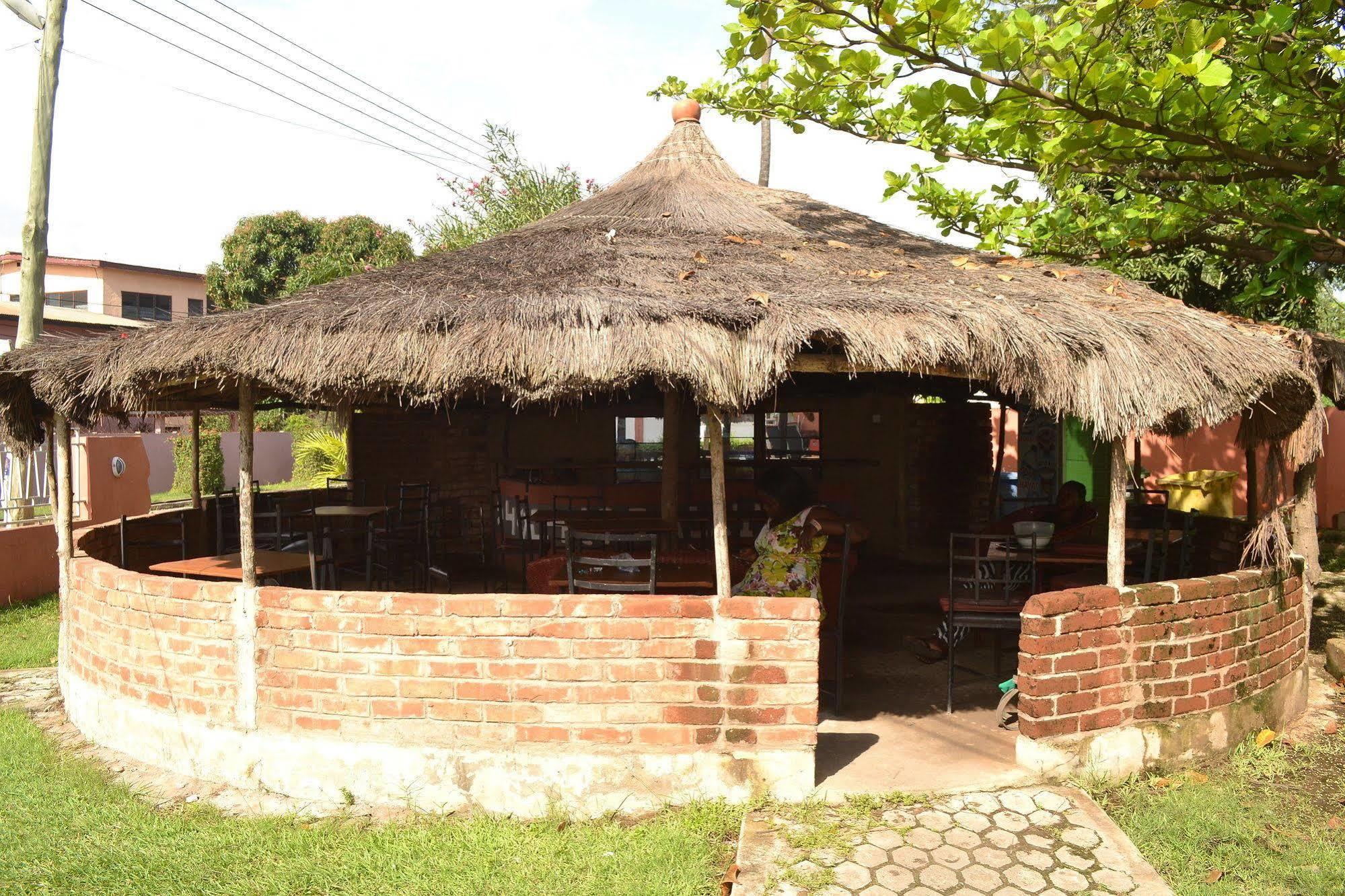 Pink Hostel Acra Exterior foto