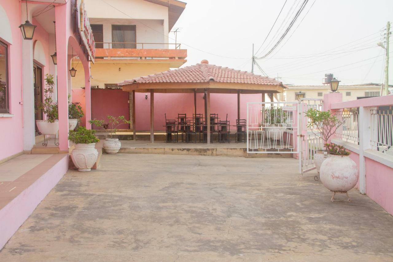 Pink Hostel Acra Exterior foto